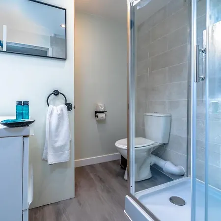 Central Bristol Designer Flat: Art & Culture Hub