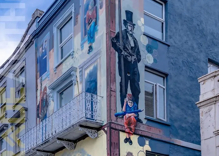 Stylish View Flat In Mural Quarter Бристоль