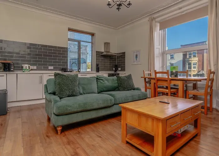 Designer Flat With Views And Full Kitchen 아파트 *