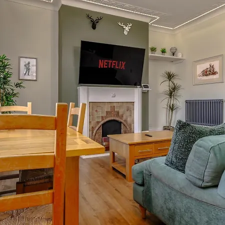 Designer Flat With Views And Full Kitchen *