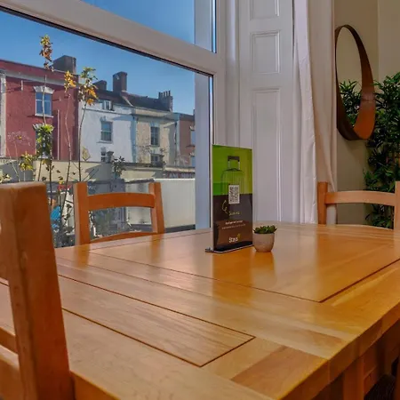 Daire Designer Flat With Views And Full Kitchen