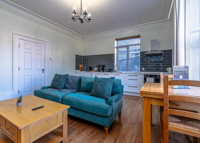 Designer Flat With Views And Full Kitchen *