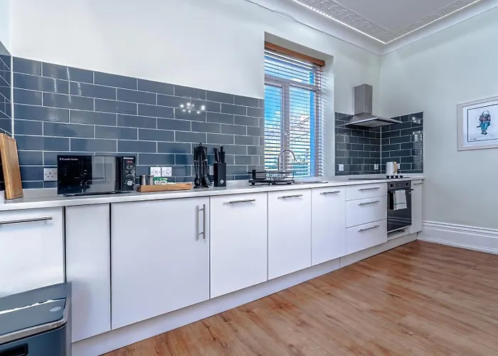 Designer Flat With Views And Full Kitchen *