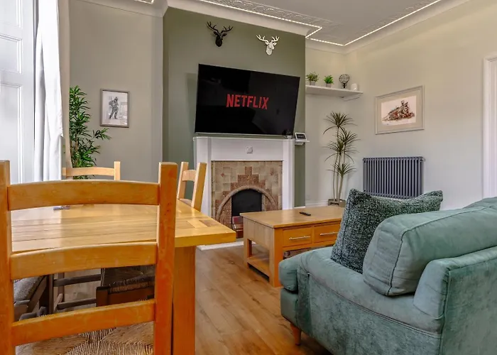 Designer Flat With Views And Full Kitchen *